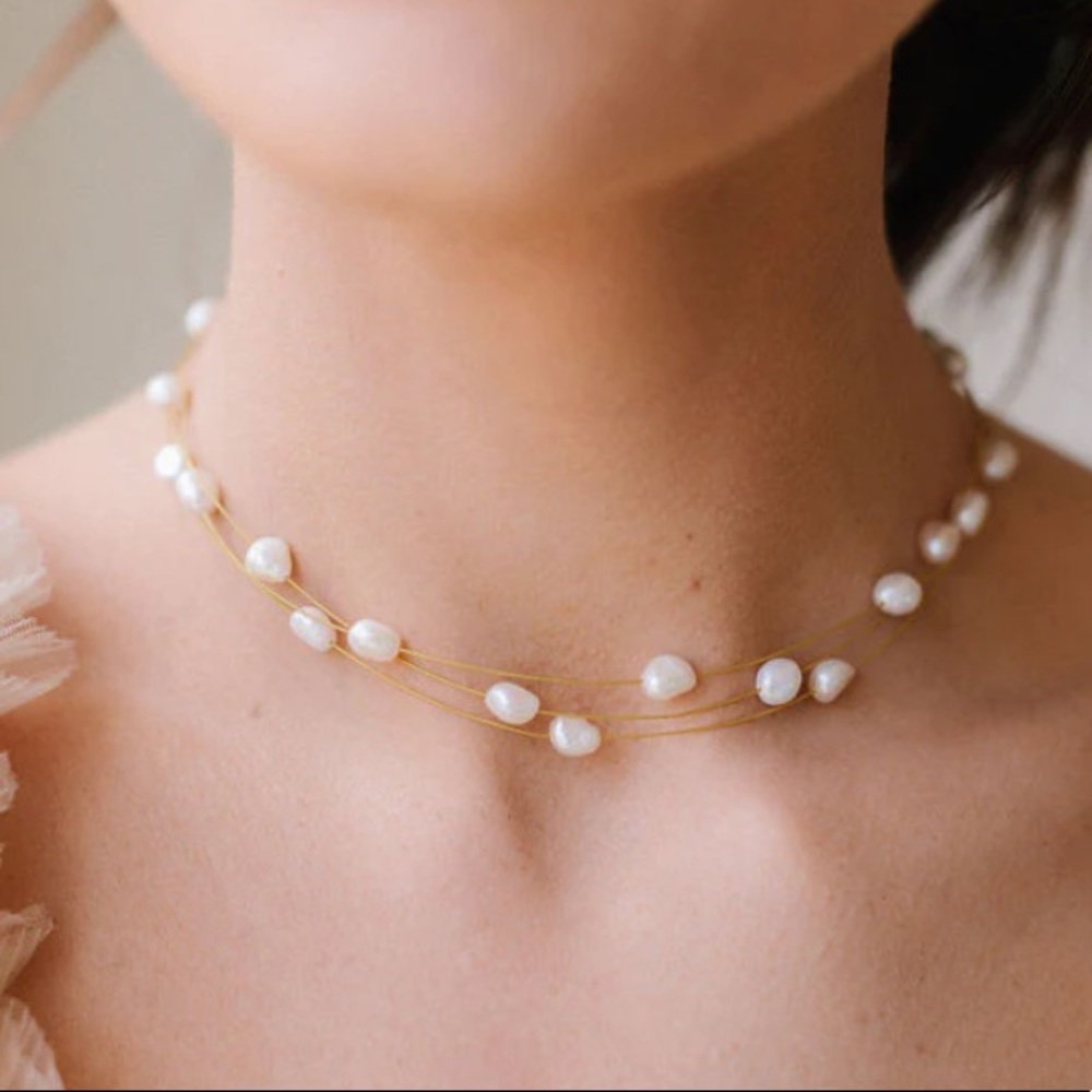 Pearl choker necklace